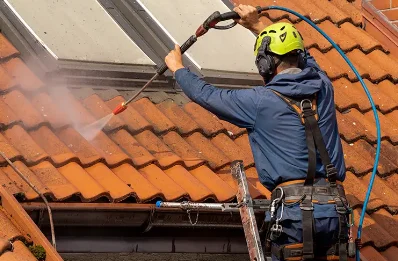 Démoussage et hydrofuge de toiture à Couret
